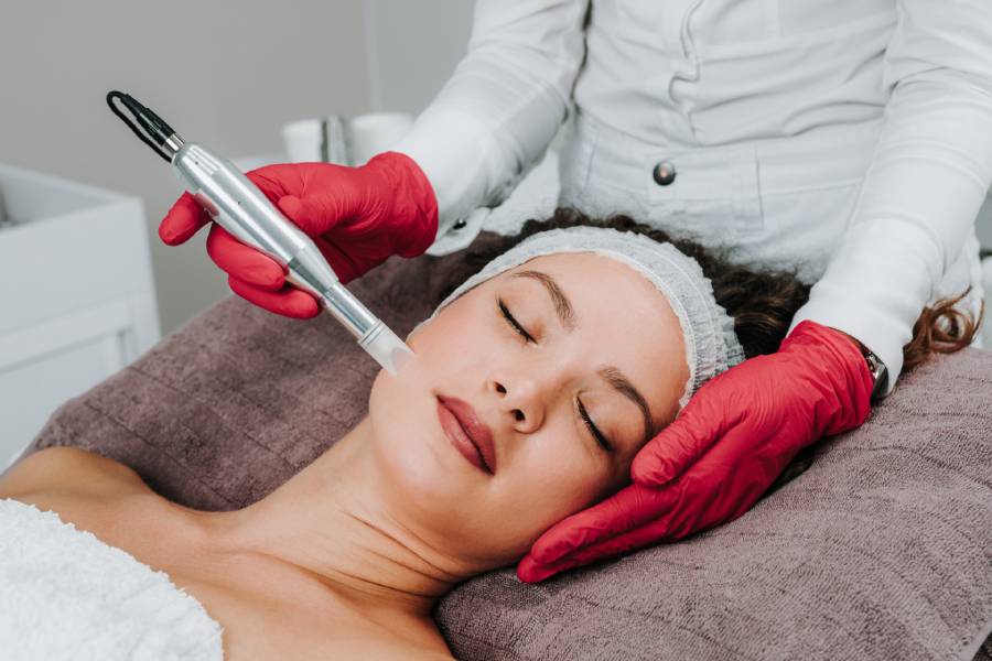 Getting Your Pre-Event Glow: Planning Your HydraFacial and Dermaplaning Timeline