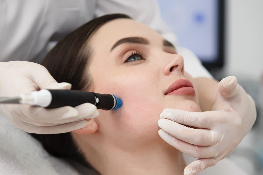 hydrafacial treatment close up aesthetician